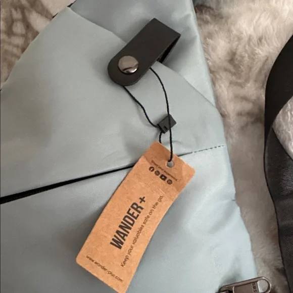 New WANDER crossbody satchel 🍀🍀 - Picture 2 of 10